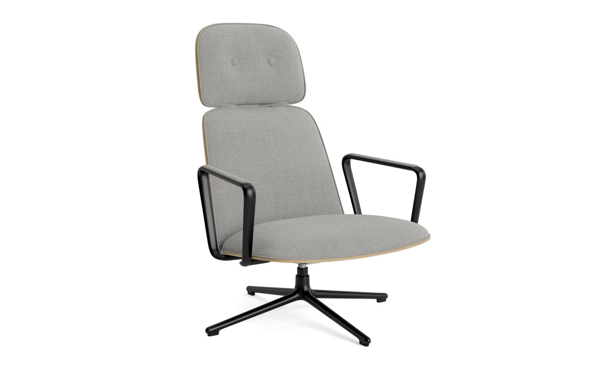 Pad Lounge-Sessel hoch mit Drehgestell und Kippfunktion Schwarz Alu Eiche/Remix in Remix 133 präsentiert im Onlineshop von KAQTU Design AG. Drehsessel ist von Normann Copenhagen