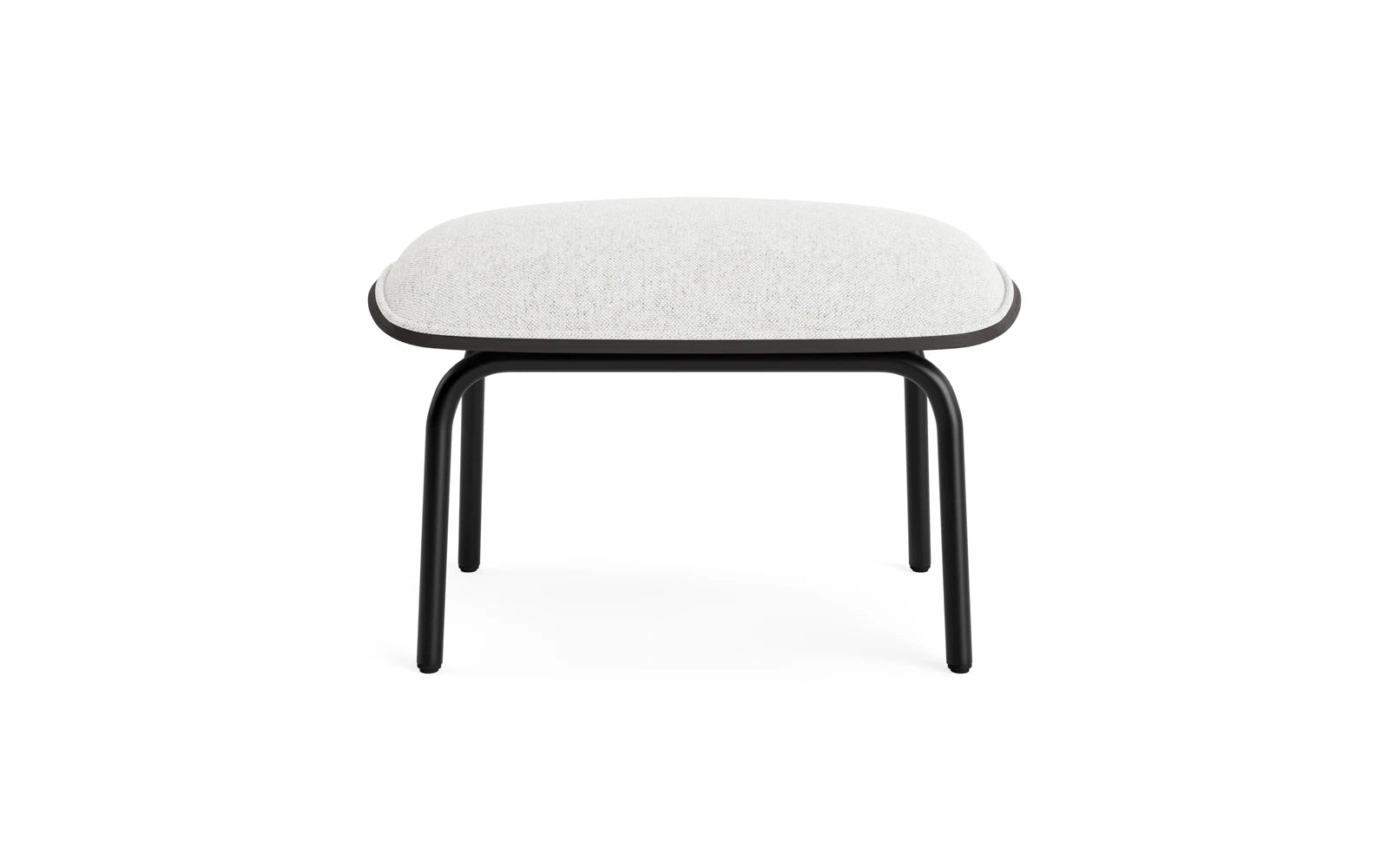 Entdecken Sie den Pad Fusshocker von Normann Copenhagen: Ein elegantes Möbelstück aus schwarzem Stahl und hochwertigem Hallingdal, das Komfort und Stil vereint.