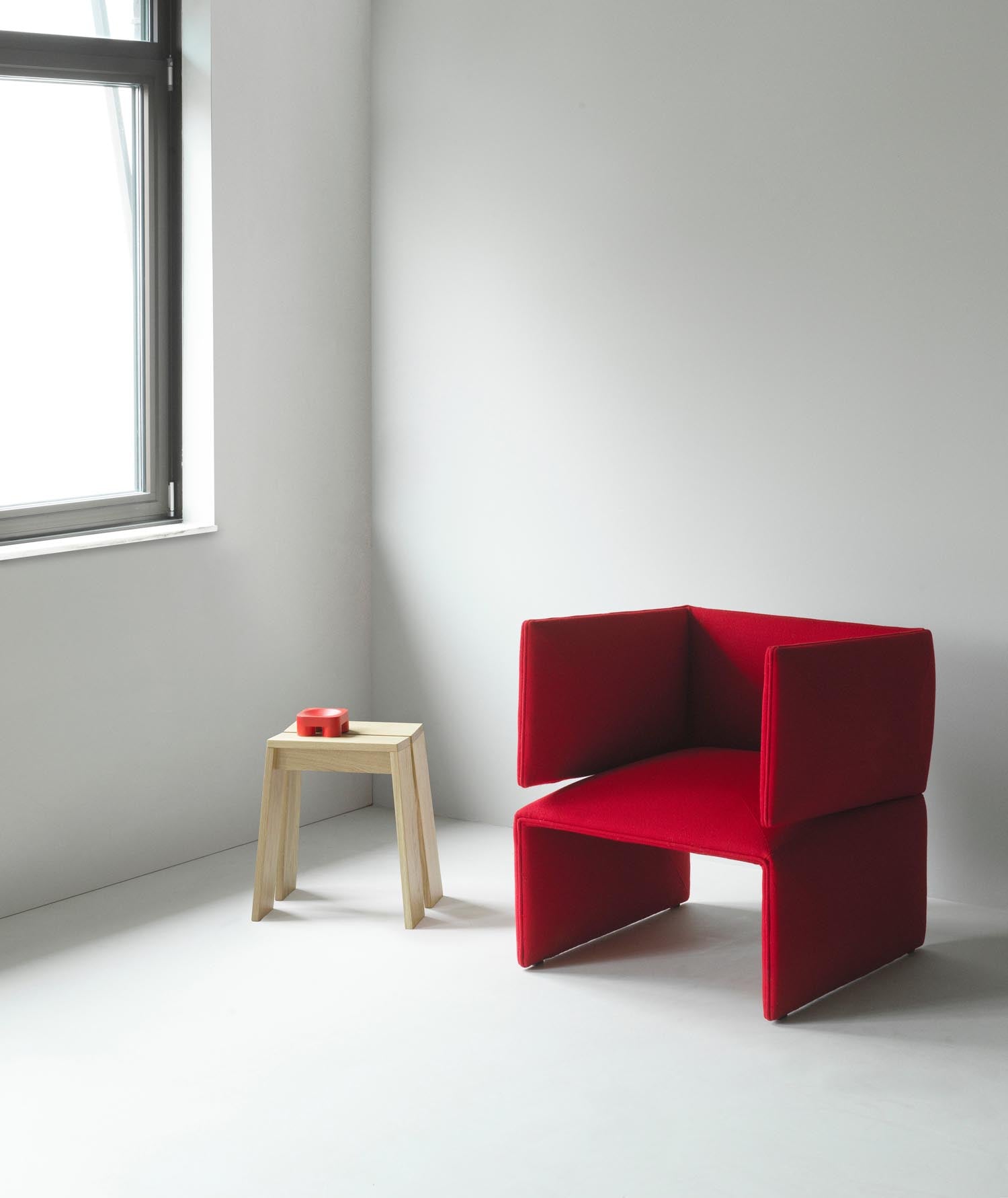 Entdecken Sie den Fold Lounge-Sessel Hallingdal von Normann Copenhagen – ein skulpturaler, komfortabler Hingucker für Ihr modernes Zuhause.