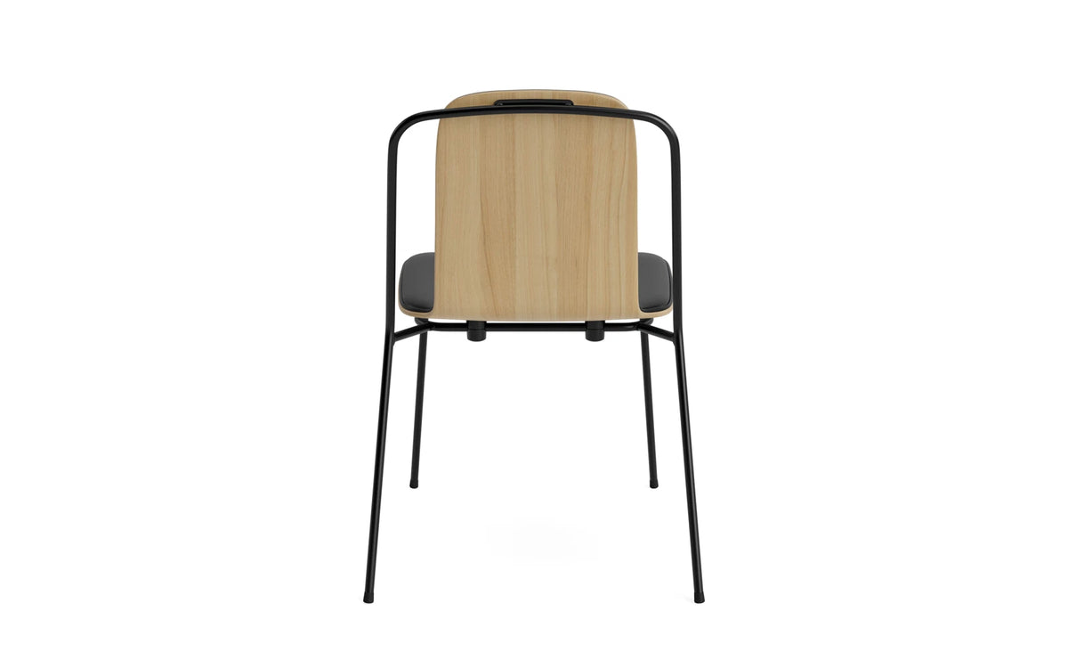 Studio Stuhl Frontpolster, Schwarz Stahl, Eiche/Ultra Leder in Ultra 41599 präsentiert im Onlineshop von KAQTU Design AG. Stuhl ist von Normann Copenhagen