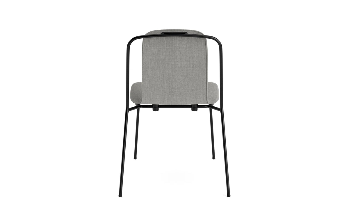 Studio Stuhl gepolstert, Schwarz Stahl/Remix in Remix 133 präsentiert im Onlineshop von KAQTU Design AG. Stuhl ist von Normann Copenhagen