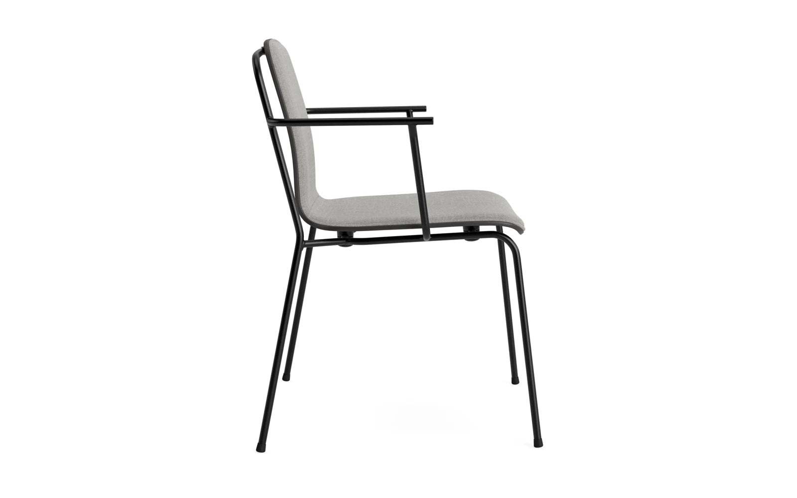 Erleben Sie den stilvollen Studio Armlehnstuhl von Normann Copenhagen. Mit seinem schlanken Stahlrahmen und dem komfortablen Frontpolster ist er die perfekte Kombination aus Eleganz und Funktionalität.