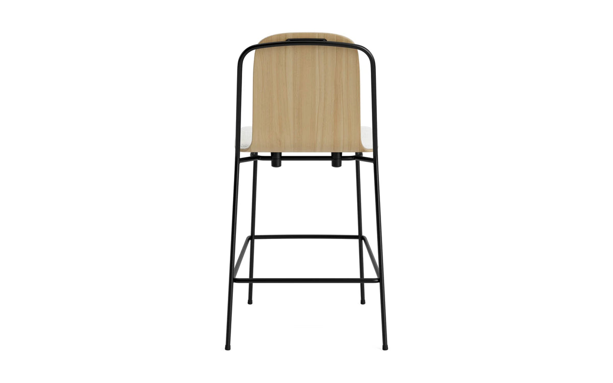Studio Barstuhl 65 cm frontpolster schwarzes Stahl/ Eiche/ Hallingdal in Hallingdal 110 präsentiert im Onlineshop von KAQTU Design AG. Barstuhl ist von Normann Copenhagen