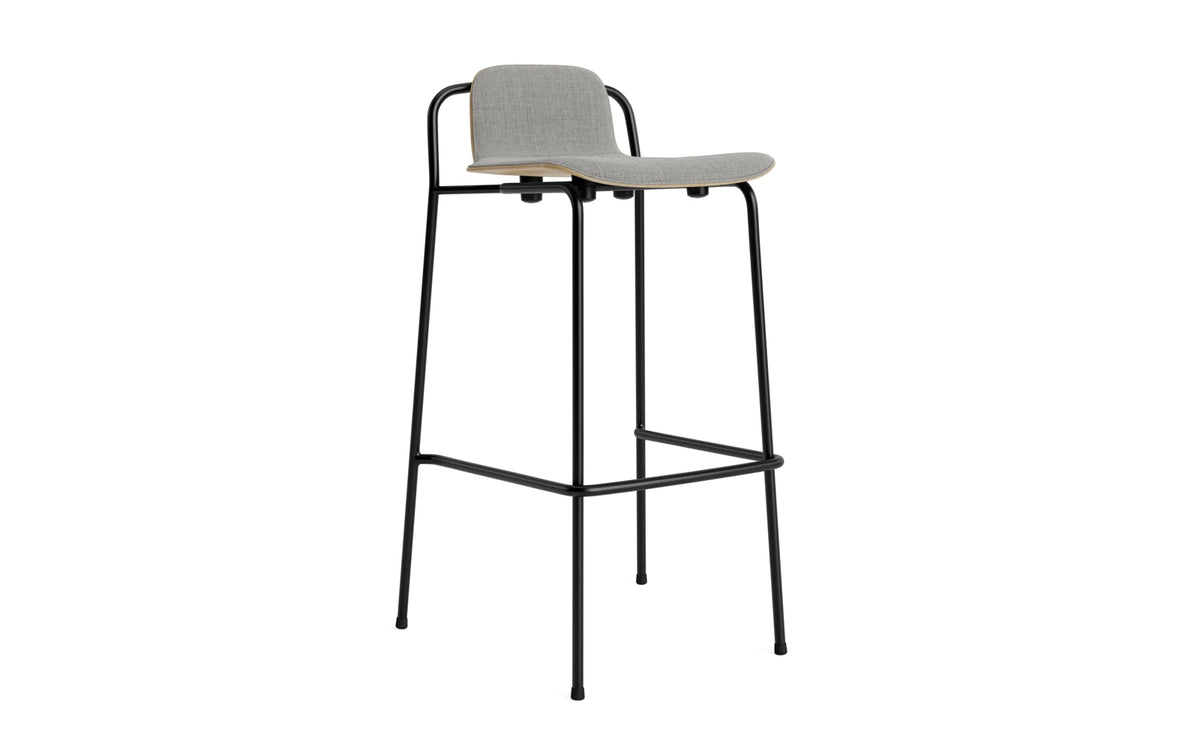 Studio Barhocker 75 cm Frontpolster Schwarz Stahl Eiche/ Remix in Remix 133 präsentiert im Onlineshop von KAQTU Design AG. Barhocker ist von Normann Copenhagen