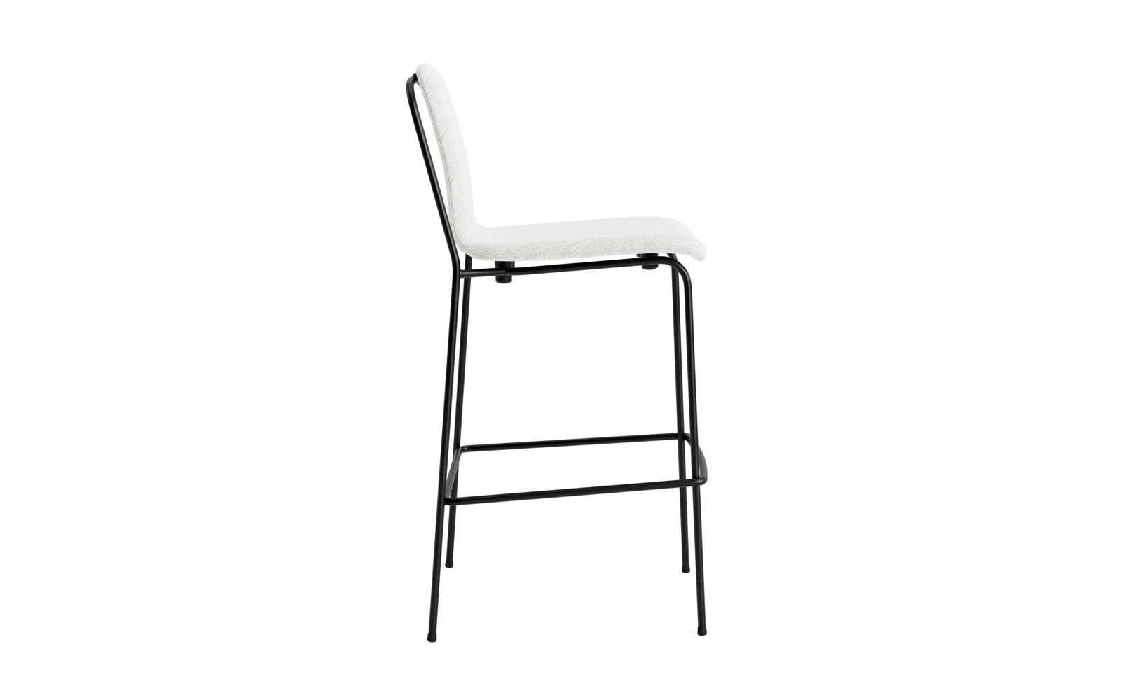 Erleben Sie den stilvollen Studio Barstuhl 75 cm von Normann Copenhagen. Mit seinem modernen Design und dem bequemen Hallingdal-Polster ist er ideal für jede Bar oder Küche.