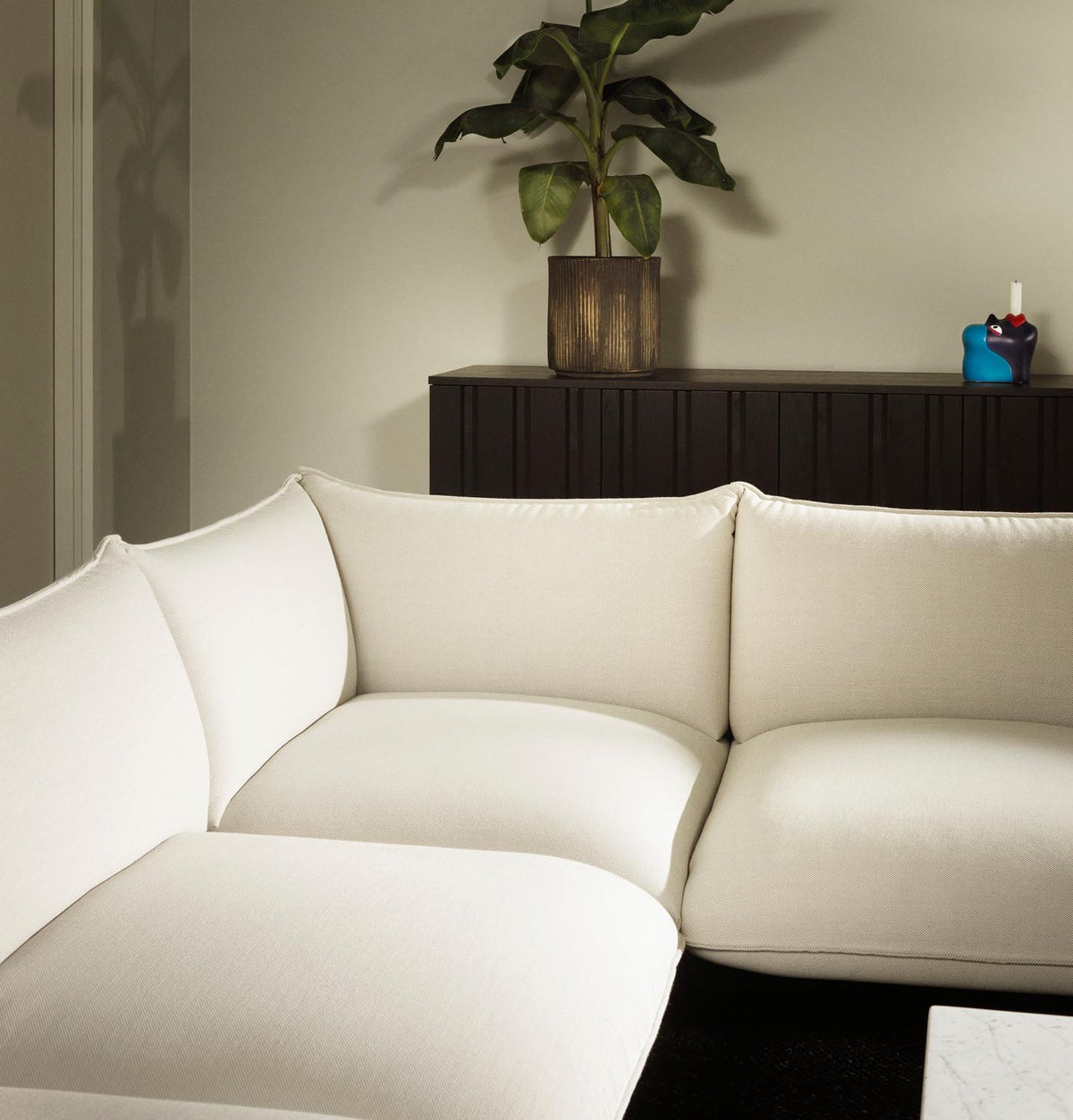 Ark modulares sofa 3-sitzer mitt Chaise Longue Remix in Remix 133 präsentiert im Onlineshop von KAQTU Design AG. L-Sofa rechts ist von Normann Copenhagen