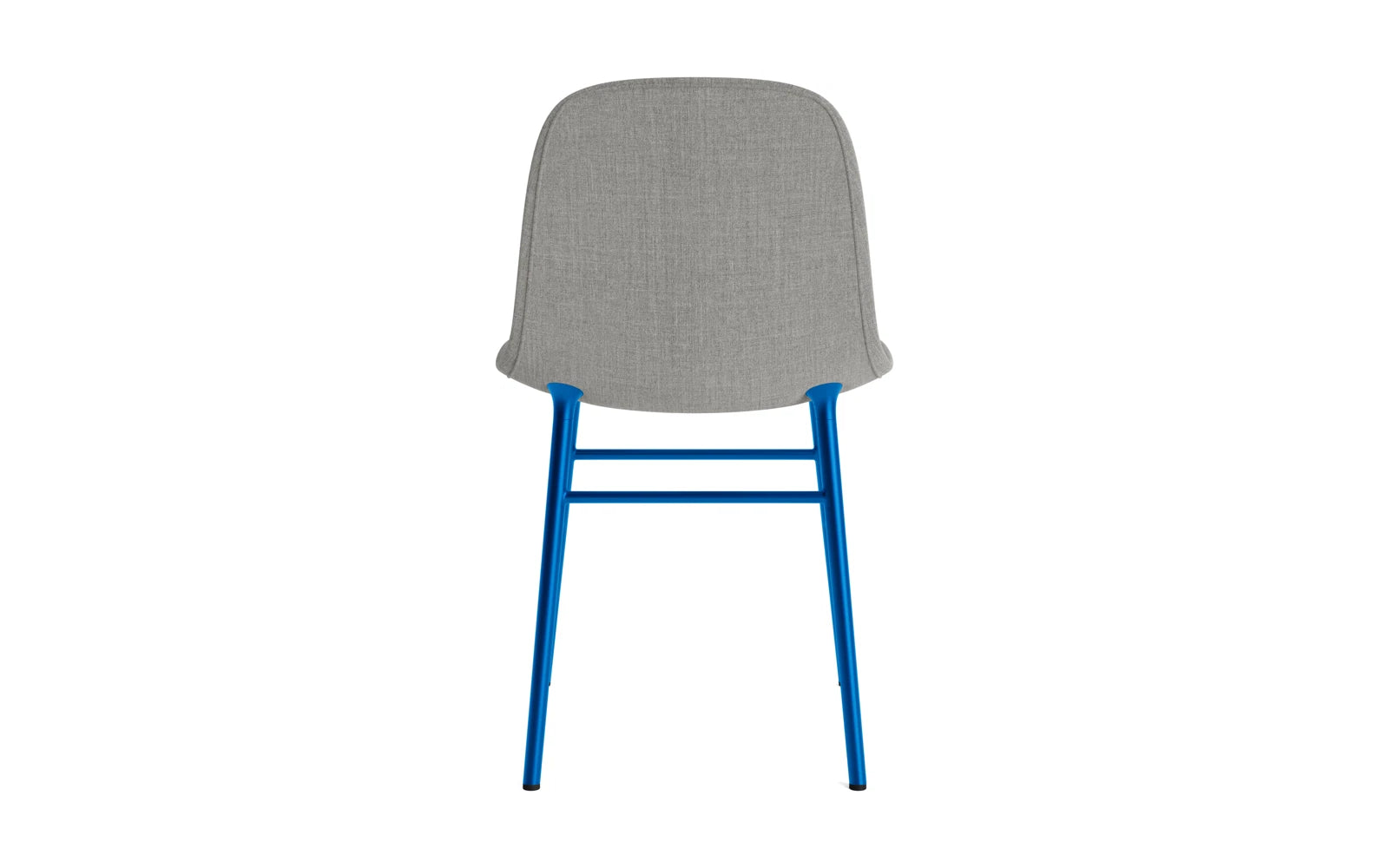 Erleben Sie den Form Stuhl in strahlendem Blau von Normann Copenhagen – ein elegantes, gepolstertes Möbelstück, das Komfort und Stil vereint.