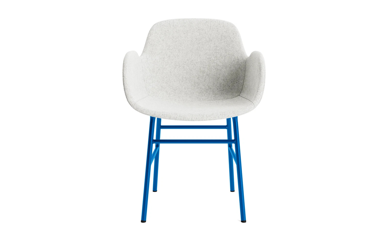 Erleben Sie den Form Lehnstuhl in strahlendem Blau von Normann Copenhagen – ein elegantes, gepolstertes Designhighlight für jeden Raum.
