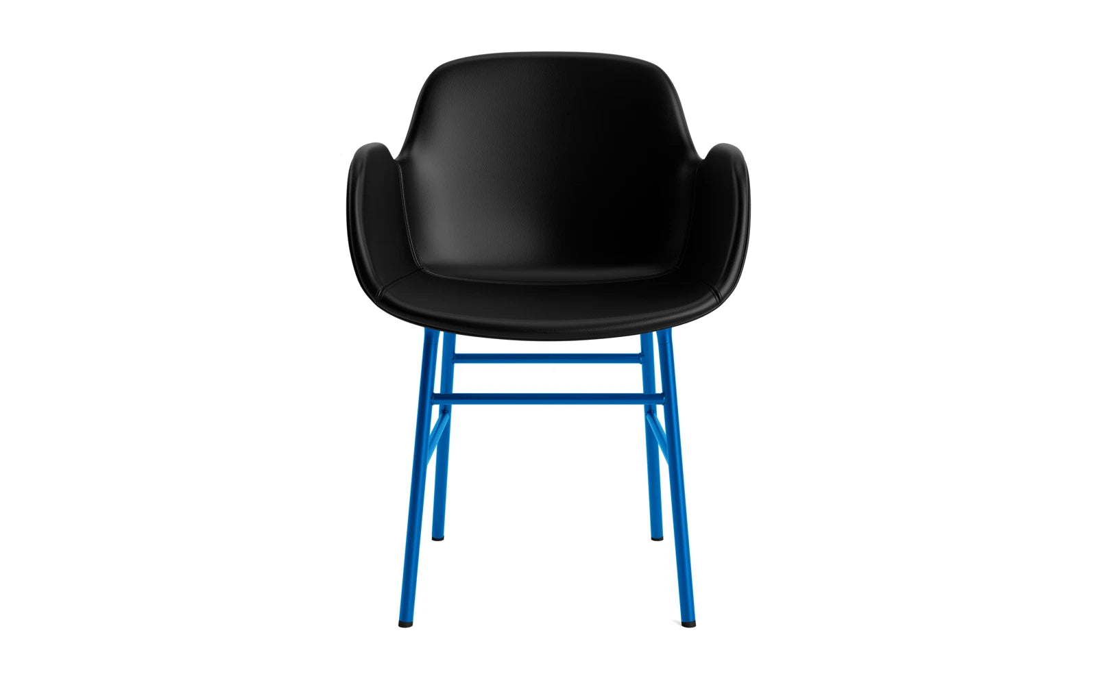 Erleben Sie den Form Lehnstuhl in strahlendem Blau von Normann Copenhagen – ein elegantes Designstück aus robustem Stahl und luxuriösem Ultra Leder, das Stil und Bequemlichkeit vereint.