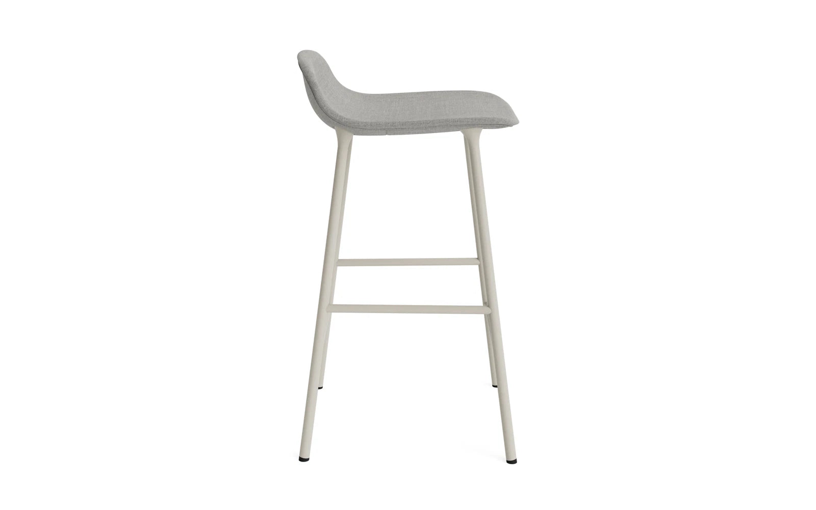 Genießen Sie den stilvollen Form Barstuhl 65 cm in hellgrau gepolstert von Normann Copenhagen – perfekter Komfort und modernes Design für Ihr Zuhause.