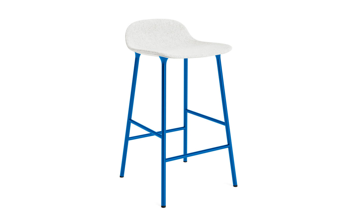 Form Barstuhl 65 cm gepolstert Leuchtendes blau Stahl Hallingdal in Hallingdal 110 präsentiert im Onlineshop von KAQTU Design AG. Barstuhl ist von Normann Copenhagen