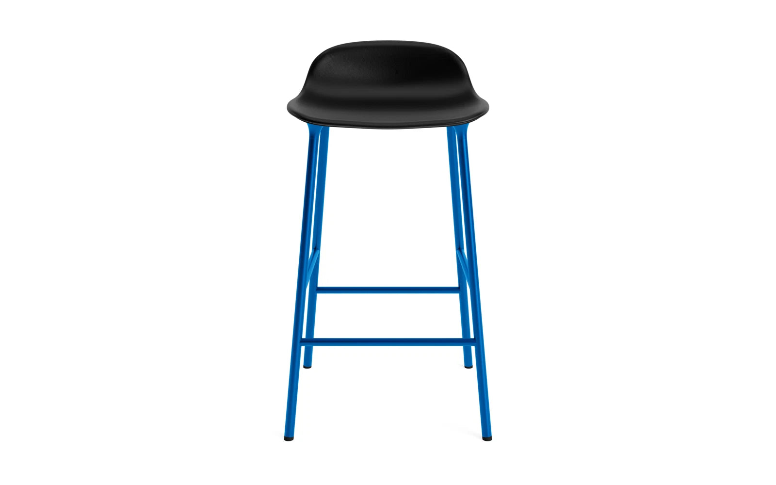 Erleben Sie den Form Barstuhl 65 cm in lebhaftem Blau von Normann Copenhagen – ein stilvolles Möbelstück, das Komfort und Eleganz vereint.