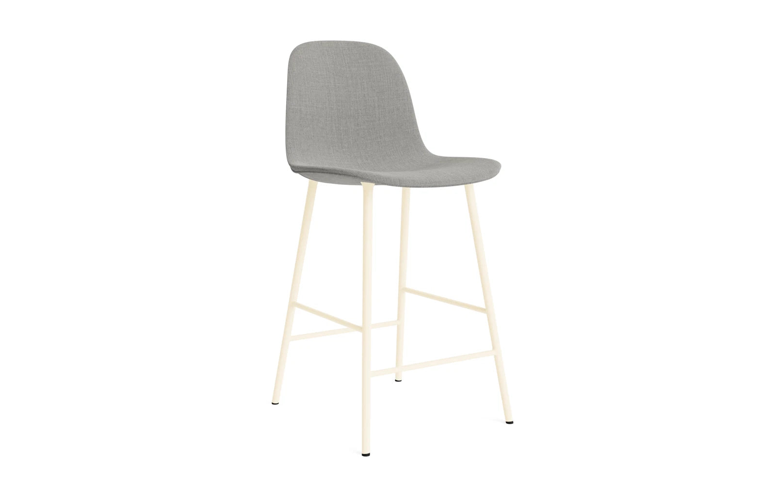 Erleben Sie den eleganten Form Barstuhl 65 cm in creme, gepolstert und aus robustem Stahl Remix von Normann Copenhagen – der perfekte Akzent für Ihr Zuhause.