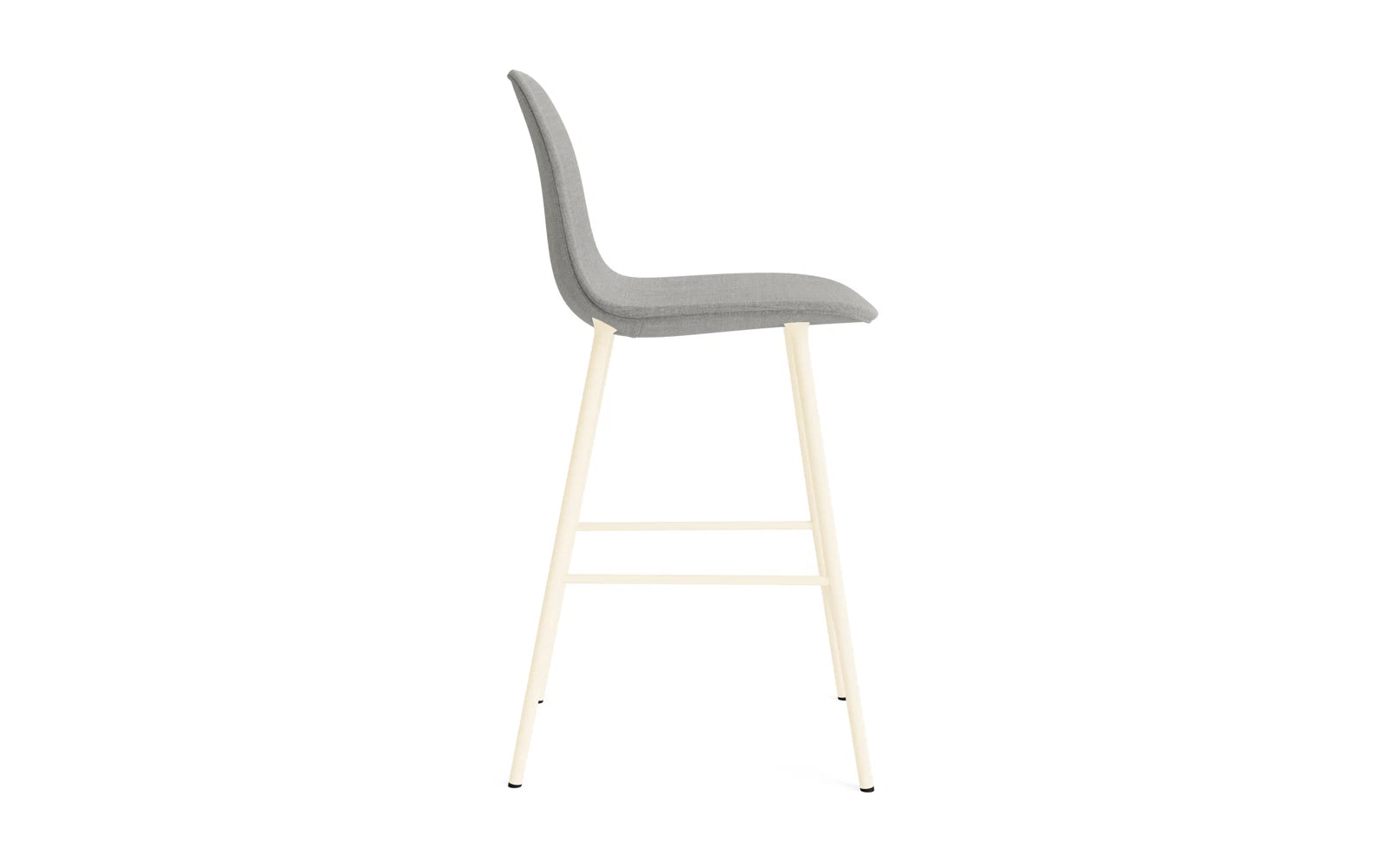 Entdecken Sie den stilvollen Form Barstuhl 65 cm in creme, gepolstert und aus hochwertigem Stahl Remix von Normann Copenhagen – ideal für jeden Raum.