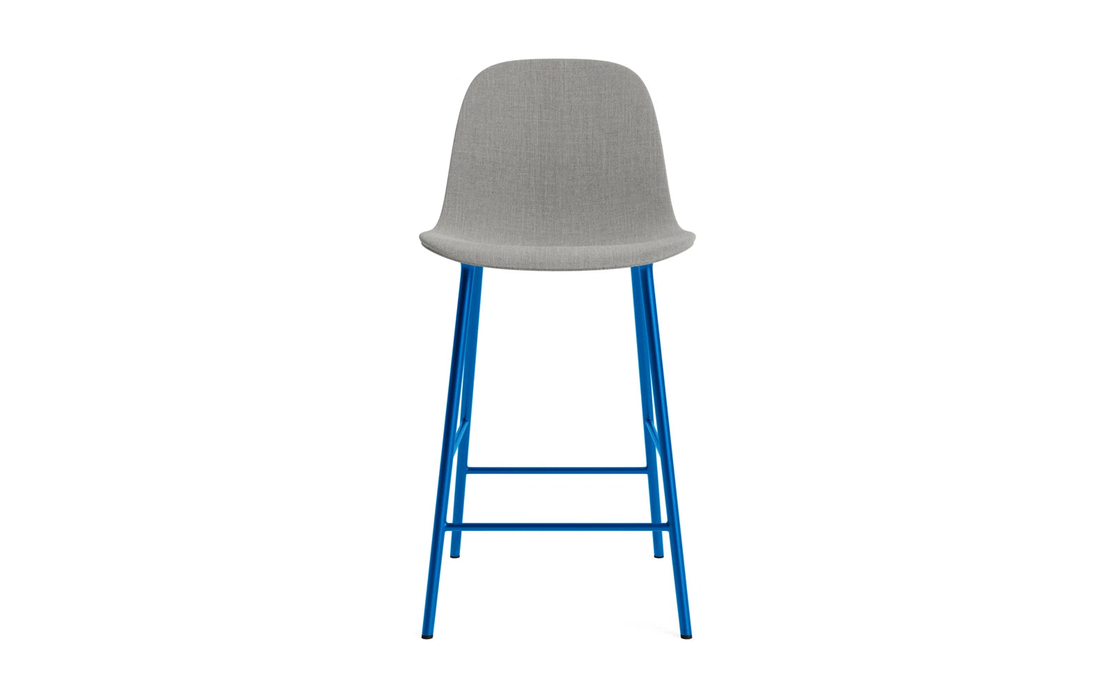 Entdecken Sie den Form Barstuhl 65 cm in lebhaftem Blau von Normann Copenhagen. Gepolstert und elegant, ideal für moderne Wohnräume.