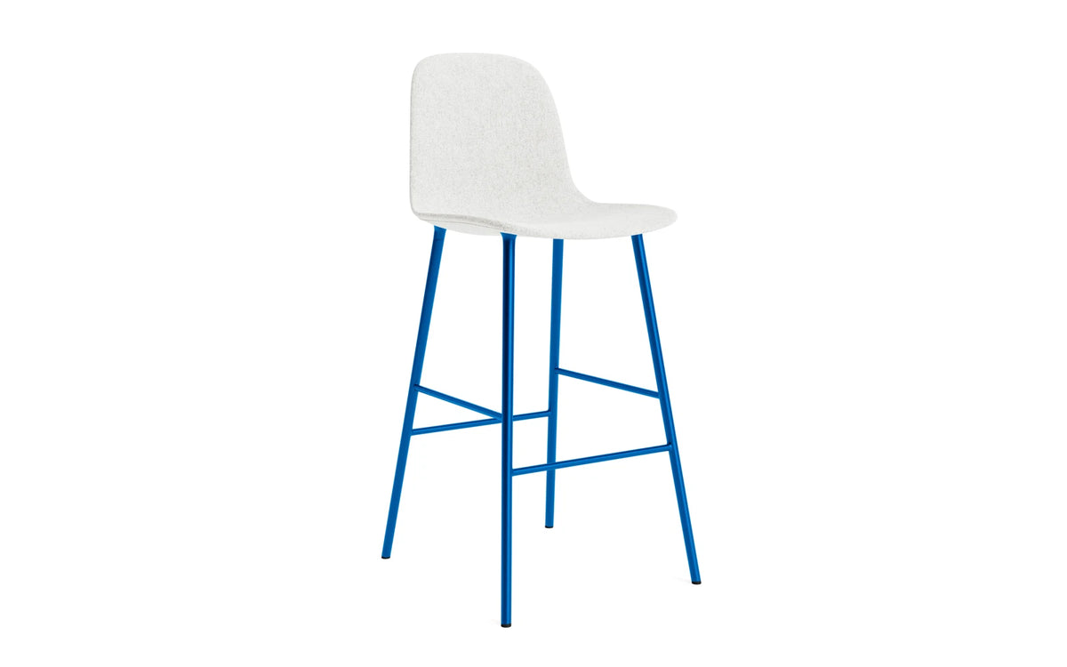 Form Barstuhl 75 cm gepolstert Leuchtendes blau Stahl Hallingdal in Hallingdal 110 präsentiert im Onlineshop von KAQTU Design AG. Barstuhl ist von Normann Copenhagen
