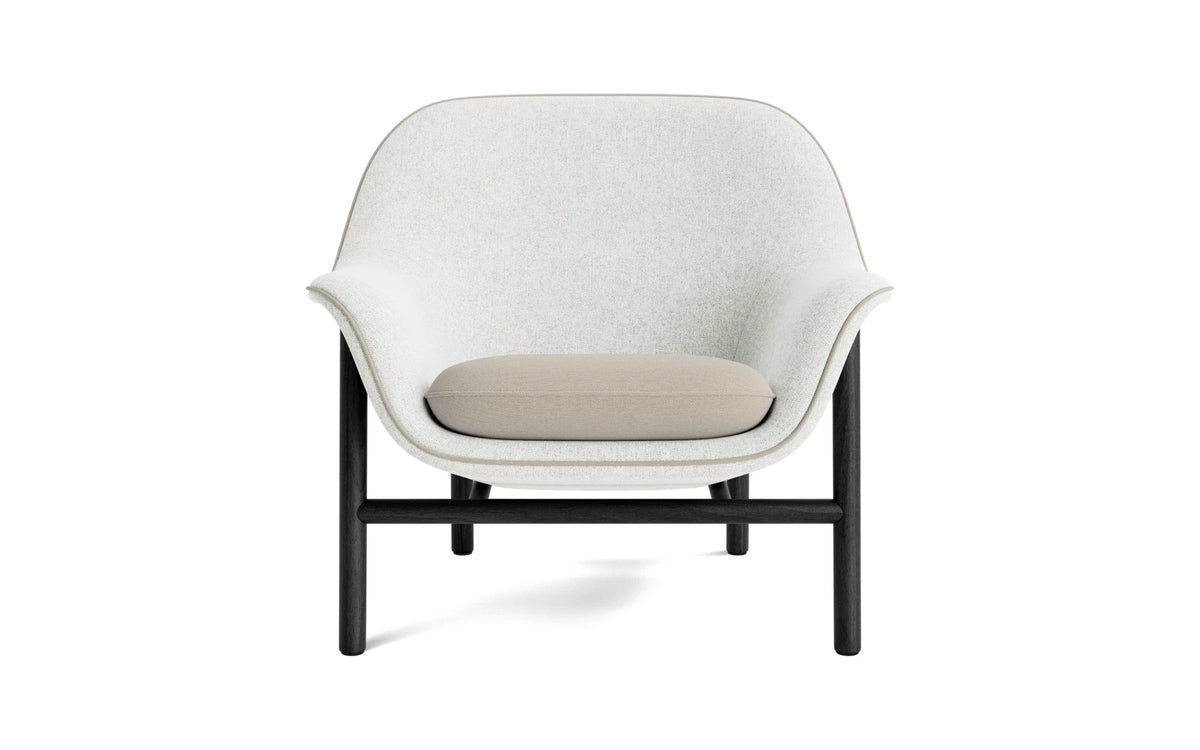 Drape Lounge Sessel tief in Hallingdal 110 präsentiert im Onlineshop von KAQTU Design AG. Sessel mit Armlehnen ist von Normann Copenhagen