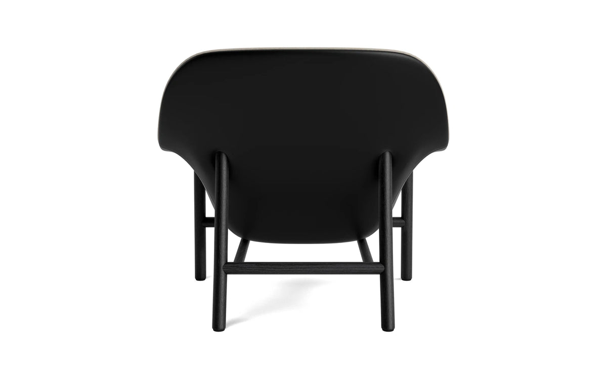 Drape Lounge-Sessel niedrig Schwarz Eiche Ultra in Ultra 41599 präsentiert im Onlineshop von KAQTU Design AG. Sessel ist von Normann Copenhagen