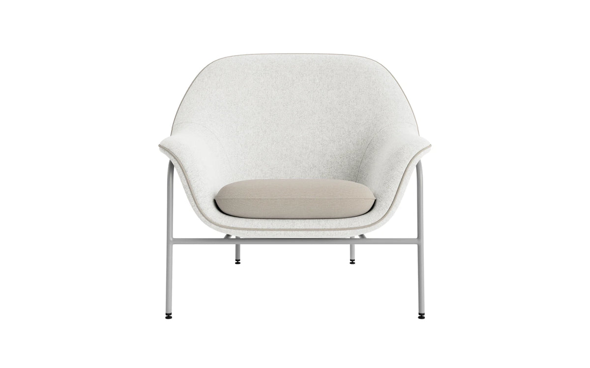 Drape Lounge-Sessel niedrig Grau stahl Hallingdal in Hallingdal 110 präsentiert im Onlineshop von KAQTU Design AG. Sessel ist von Normann Copenhagen