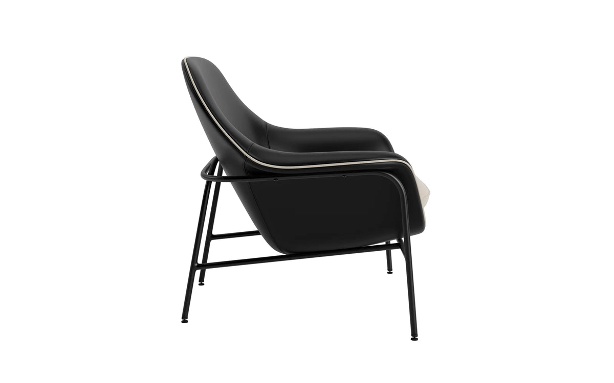 Drape Lounge-Sessel niedrig Schwarz stahl Ultra leder /Hallingdal in Ultra 41599 präsentiert im Onlineshop von KAQTU Design AG. Sessel mit Armlehnen ist von Normann Copenhagen