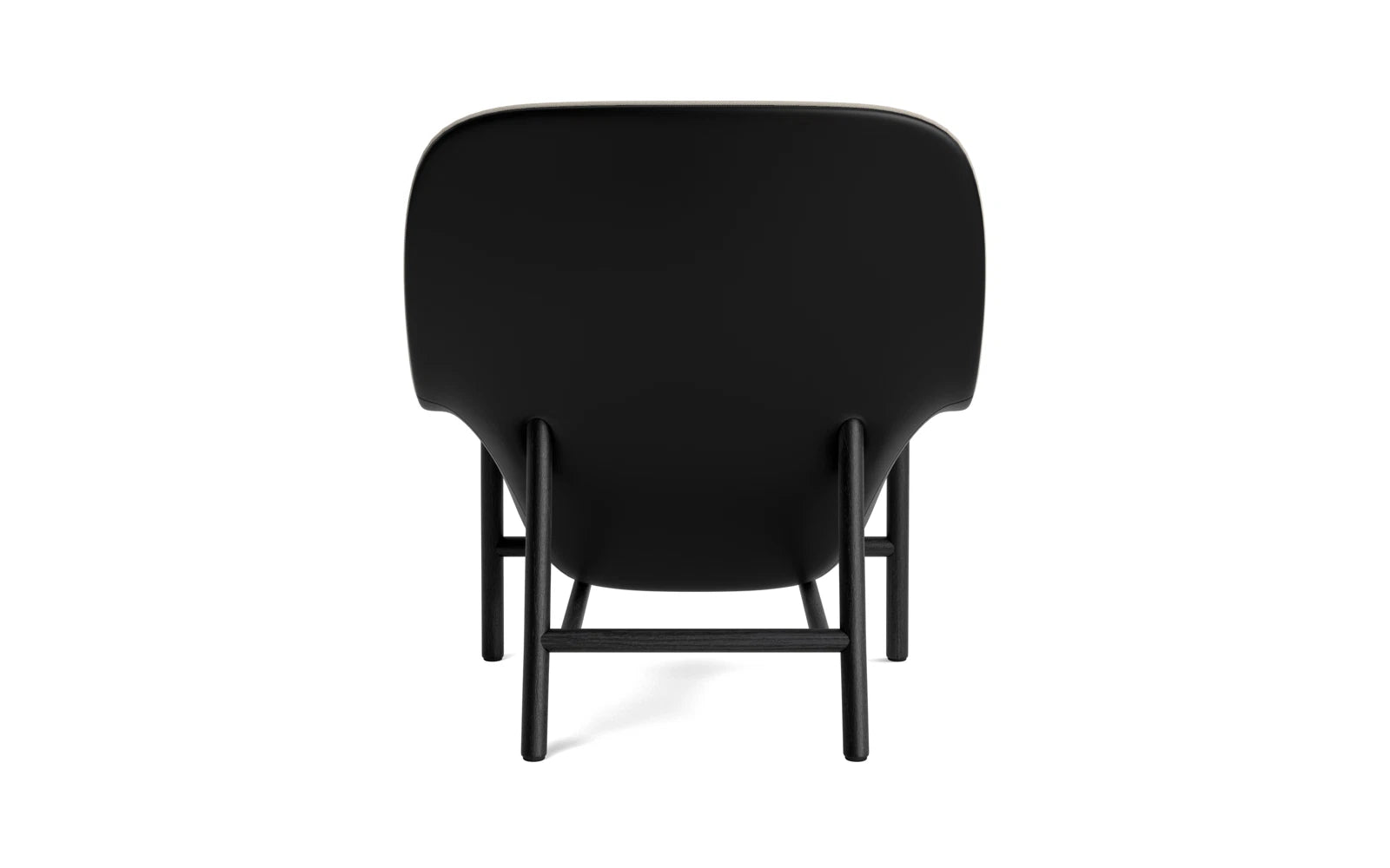 Erleben Sie den Drape Lounge-Sessel in hoch schwarzer Eiche Ultra von Normann Copenhagen – ein elegantes Möbelstück, das Komfort und Nachhaltigkeit perfekt kombiniert.