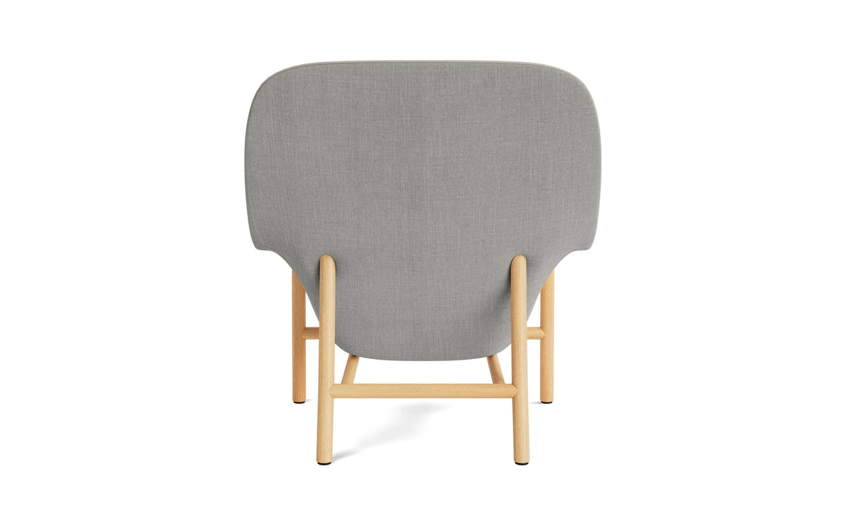 Drape Lounge-Sessel hoch mitt Kopfstütze Eiche Remix in Remix 133 präsentiert im Onlineshop von KAQTU Design AG. Sessel ist von Normann Copenhagen