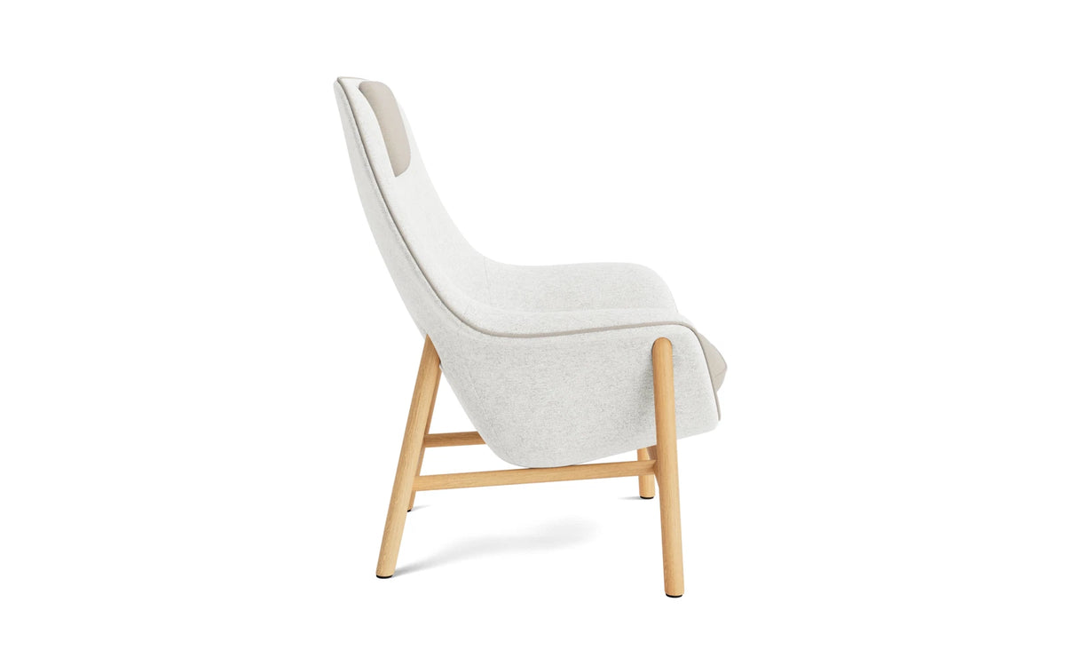 Drape Lounge-Sessel hoch mitt Kopfstütze Eiche Hallingdal in Hallingdal 110 präsentiert im Onlineshop von KAQTU Design AG. Sessel ist von Normann Copenhagen