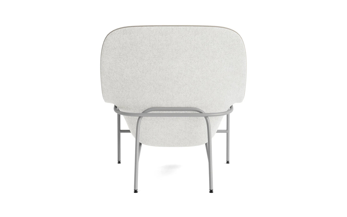 Drape Lounge Sessel Hoch mit Kopfstütze in Hallingdal 110 präsentiert im Onlineshop von KAQTU Design AG. Sessel mit Armlehnen ist von Normann Copenhagen