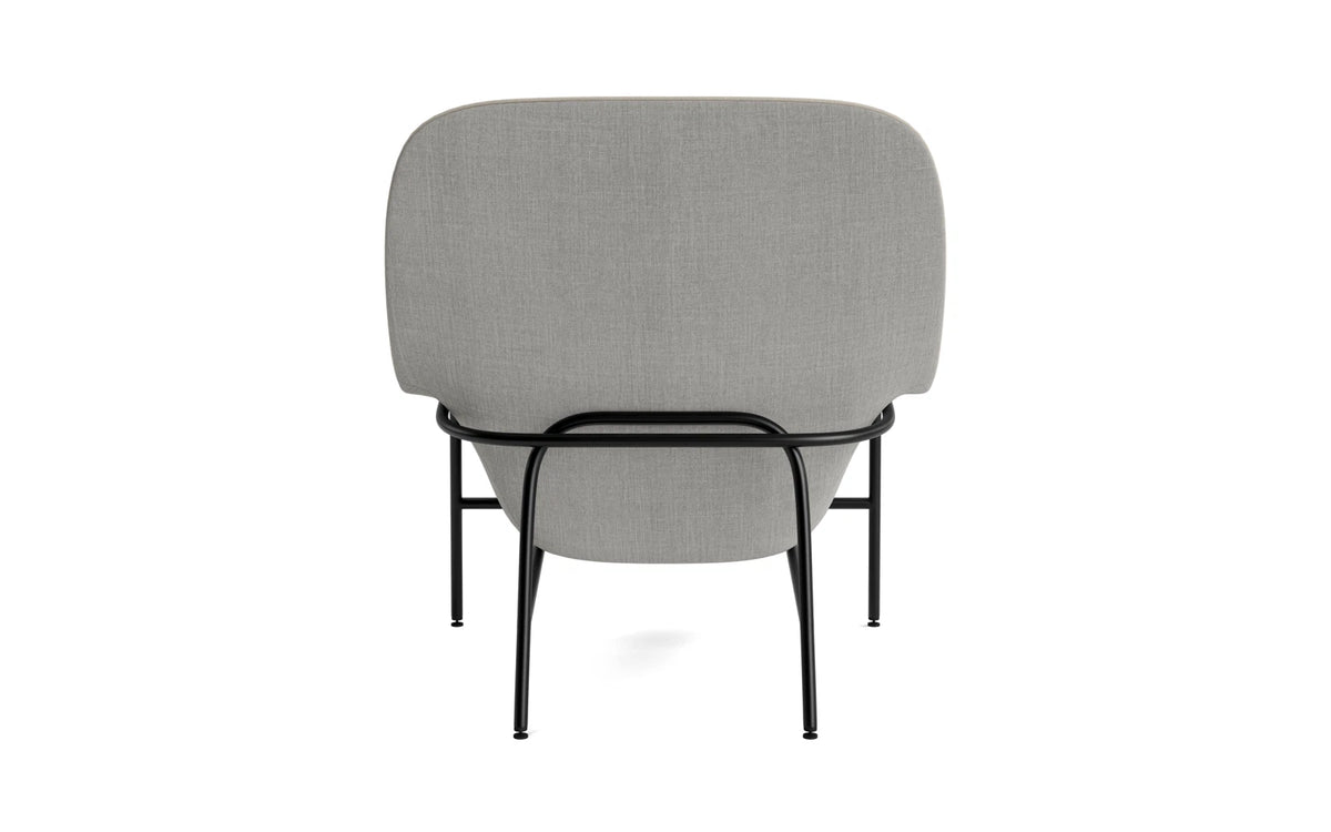 Drape Lounge-Sessel Hoch mitt Kopfstütze schwarzes stahl Remix in Remix 133 präsentiert im Onlineshop von KAQTU Design AG. Sessel ist von Normann Copenhagen