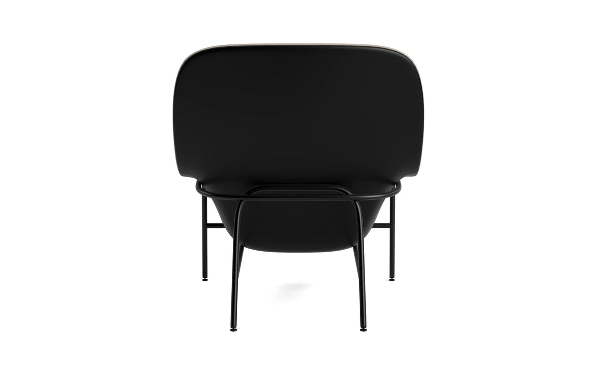 Drape Lounge Sessel Hoch mit Kopfstütze in Ultra 41599 präsentiert im Onlineshop von KAQTU Design AG. Sessel mit Armlehnen ist von Normann Copenhagen