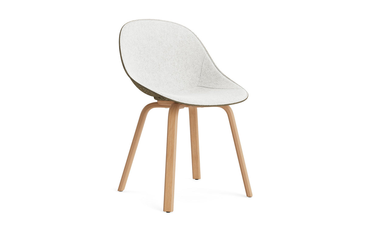 Mat Stuhl Frontpolster Seegras Buchenholz in Hallingdal 110 präsentiert im Onlineshop von KAQTU Design AG. Stuhl ist von Normann Copenhagen