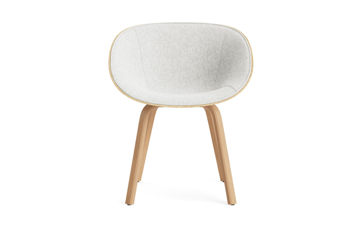 Mat Lehnstuhl Frontpolster Hanffasern Buchenholz in Hallingdal 110 präsentiert im Onlineshop von KAQTU Design AG. Stuhl mit Armlehne ist von Normann Copenhagen