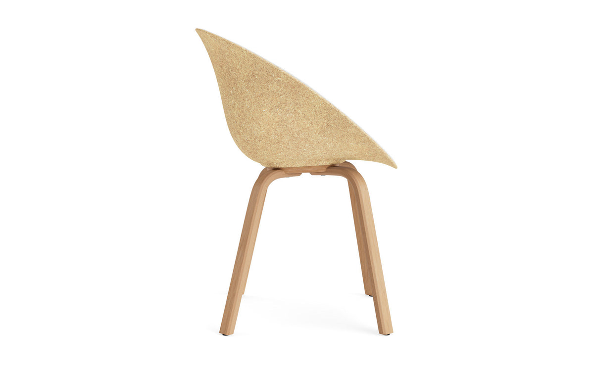 Mat Lehnstuhl Frontpolster Hanffasern Buchenholz in Hallingdal 110 präsentiert im Onlineshop von KAQTU Design AG. Stuhl mit Armlehne ist von Normann Copenhagen