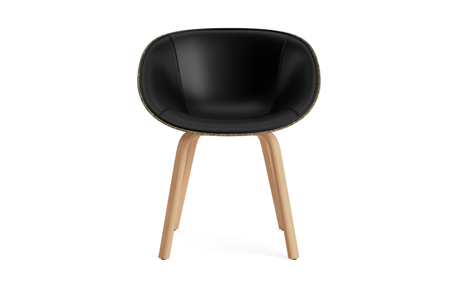 Erleben Sie den Mat Lehnstuhl von Normann Copenhagen: Ein elegantes Design aus nachhaltigen Materialien, das Komfort und Umweltbewusstsein vereint.