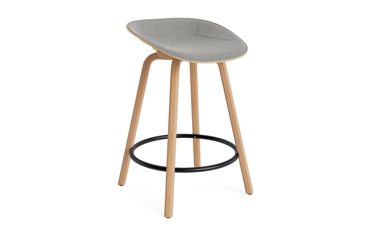 Mat Barstuhl 65 cm Frontpolster Hanffasern Buchenholz/schwarz in Remix 133 präsentiert im Onlineshop von KAQTU Design AG. Barstuhl ist von Normann Copenhagen