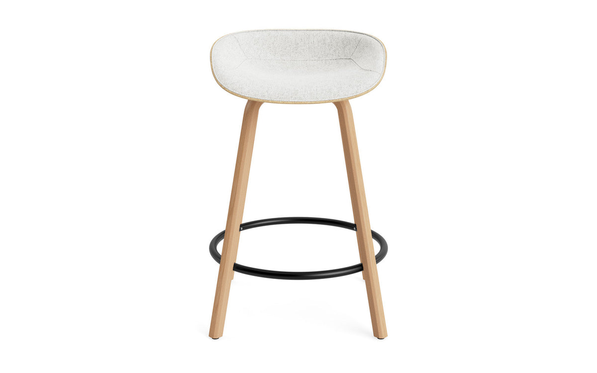 Mat Barstuhl 65 cm Frontpolster Hanffasern Buchenholz/schwarz in Hallingdal 110 präsentiert im Onlineshop von KAQTU Design AG. Barstuhl ist von Normann Copenhagen
