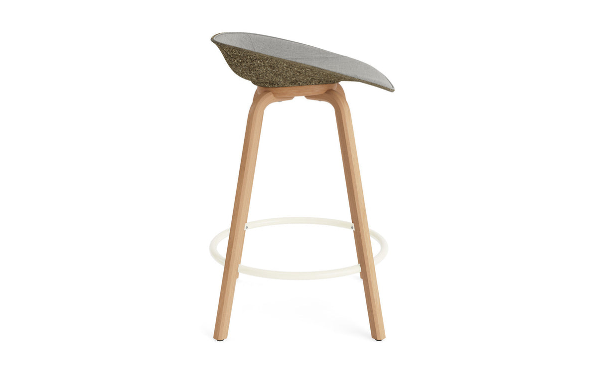 Mat Barstuhl 65 cm Frontpolster Seegras Buchenholz/creme in Remix 133 präsentiert im Onlineshop von KAQTU Design AG. Barstuhl ist von Normann Copenhagen
