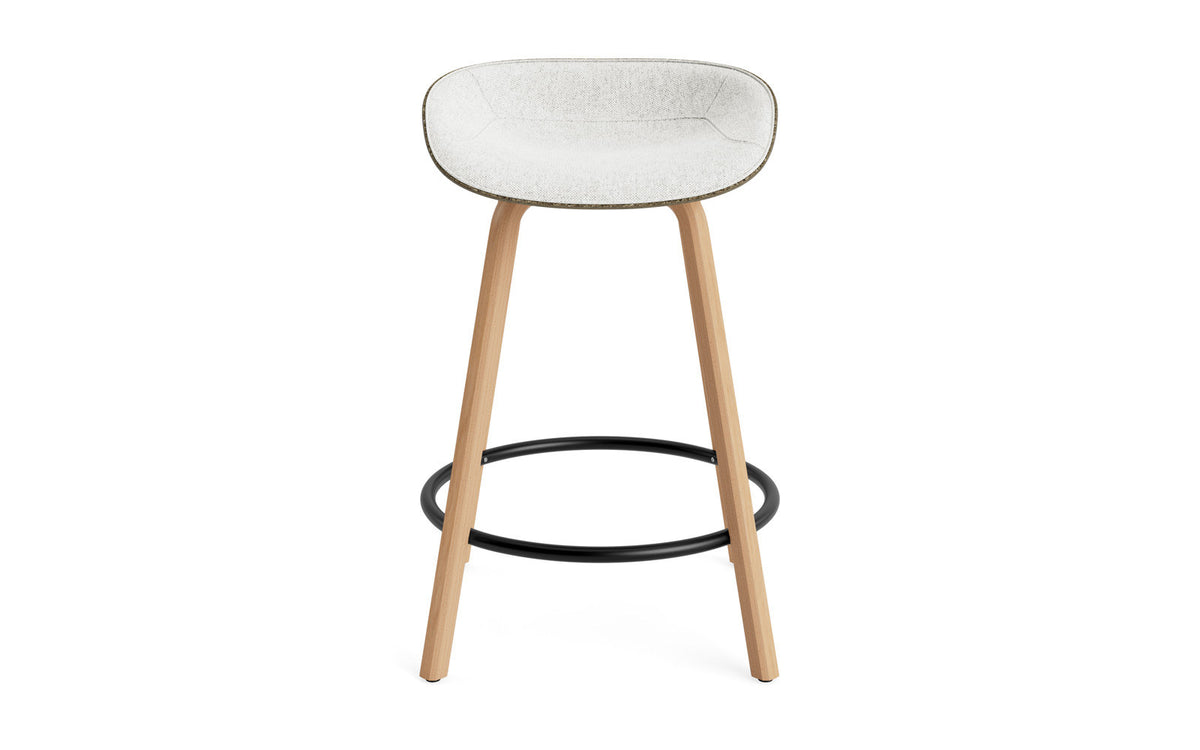 Mat Barstuhl 65 cm Frontpolster Seegras Buchenholz/schwarz in Hallingdal 110 präsentiert im Onlineshop von KAQTU Design AG. Barstuhl ist von Normann Copenhagen