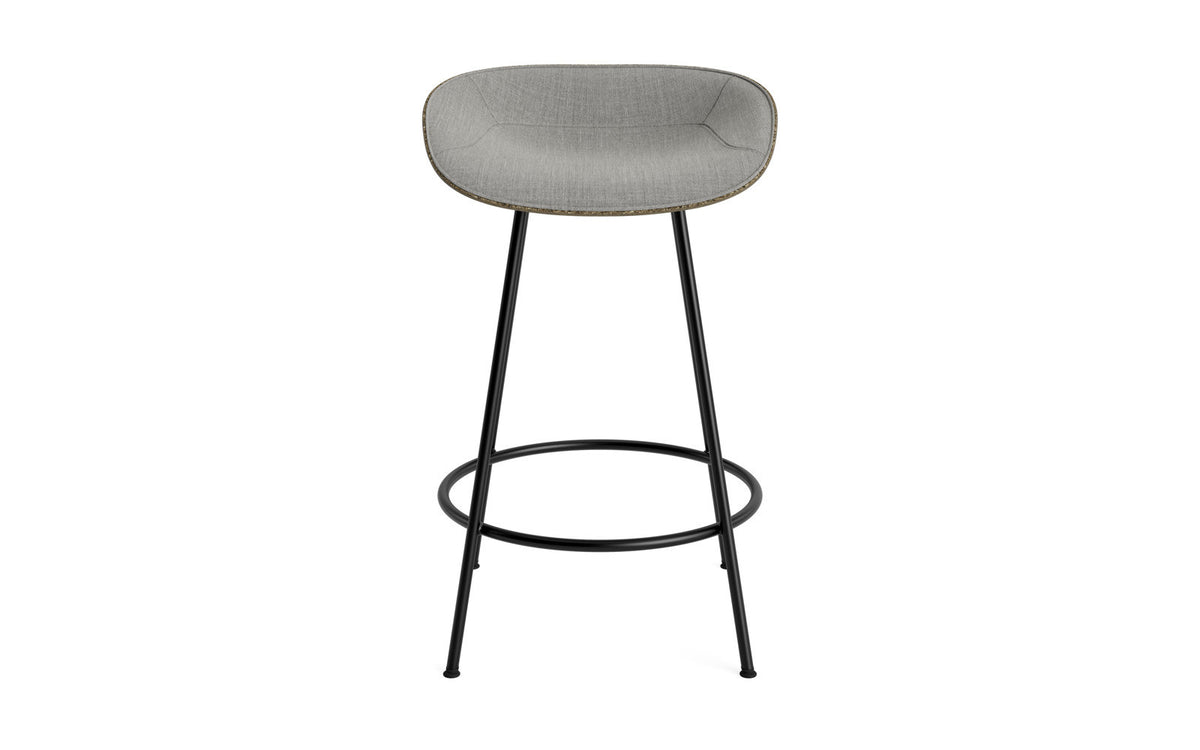 Mat Barstuhl 65 cm Frontpolster Seegras schwartz Stahl in Remix 133 präsentiert im Onlineshop von KAQTU Design AG. Barstuhl ist von Normann Copenhagen