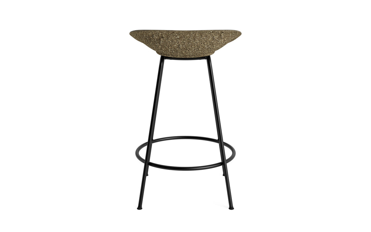 Mat Barstuhl 65 cm Frontpolster Seegras schwartz Stahl in Ultra 41599 präsentiert im Onlineshop von KAQTU Design AG. Barstuhl ist von Normann Copenhagen