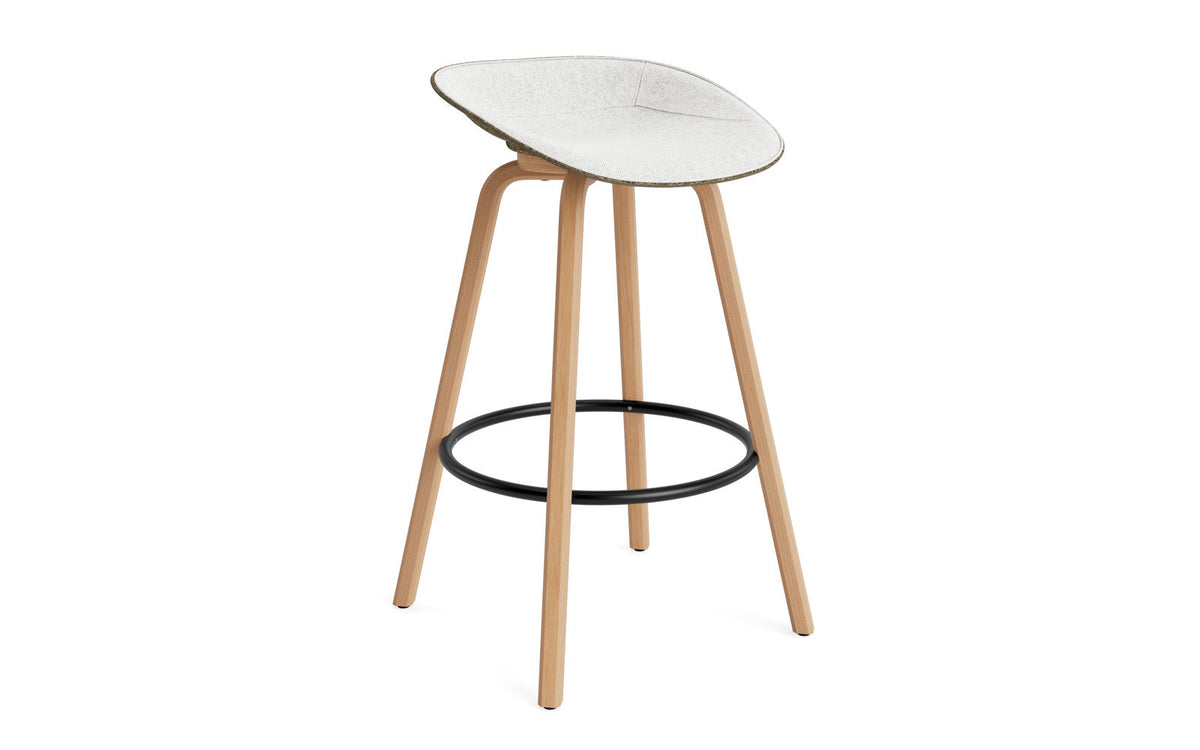 Mat Barstuhl 75 cm Frontpolster Seegras Buchenholz/schwarz in Hallingdal 110 präsentiert im Onlineshop von KAQTU Design AG. Barstuhl ist von Normann Copenhagen