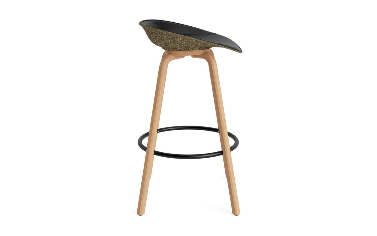 Mat Barstuhl 75 cm Frontpolster Seegras Buchenholz/schwarz in Ultra 41599 präsentiert im Onlineshop von KAQTU Design AG. Barstuhl ist von Normann Copenhagen