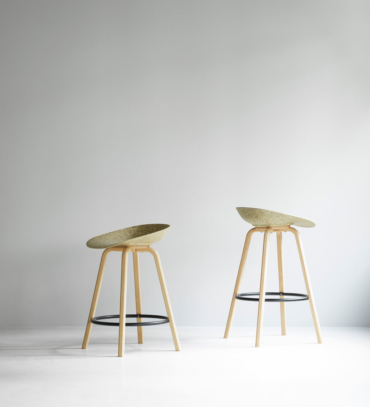 Mat Barstuhl 75 cm Frontpolster Seegras Buchenholz/schwarz in Ultra 41599 präsentiert im Onlineshop von KAQTU Design AG. Barstuhl ist von Normann Copenhagen