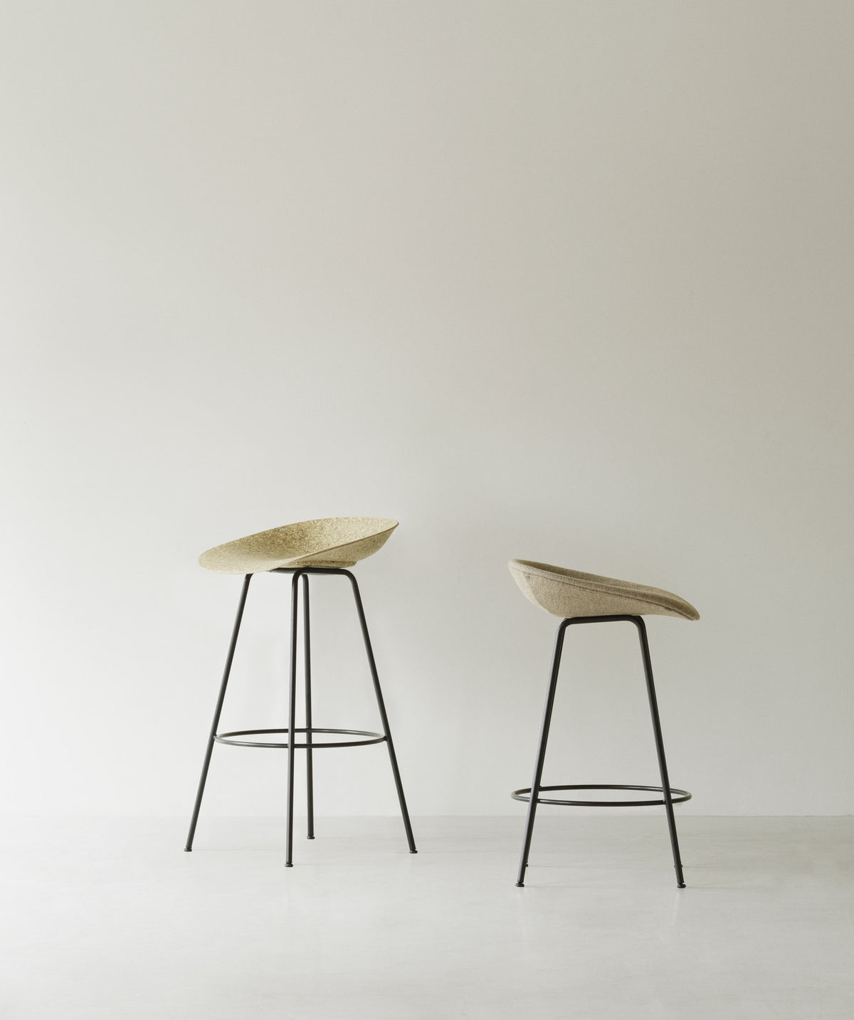 Mat Barstuhl 75 cm Frontpolster Hanffasern schwarzes Stahl in Hallingdal 110 präsentiert im Onlineshop von KAQTU Design AG. Barstuhl ist von Normann Copenhagen