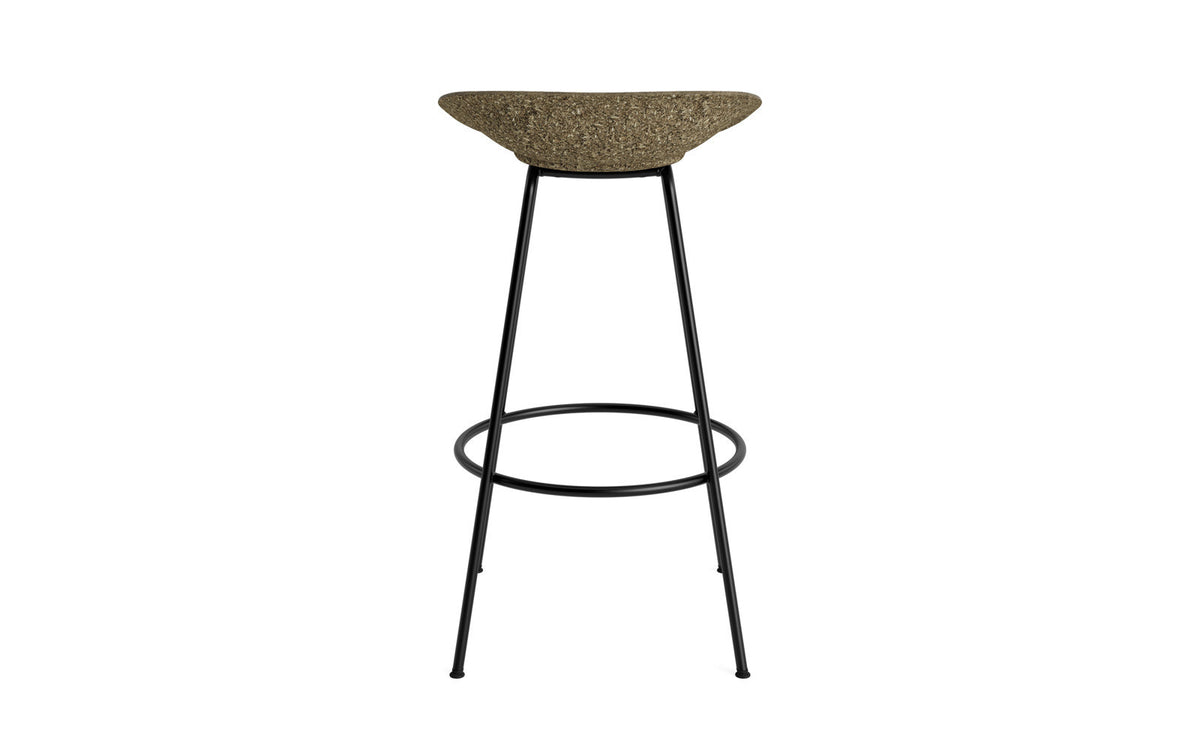 Mat Barstuhl 75 cm Frontpolster Seegras schwartz Stahl in Hallingdal 110 präsentiert im Onlineshop von KAQTU Design AG. Barstuhl ist von Normann Copenhagen