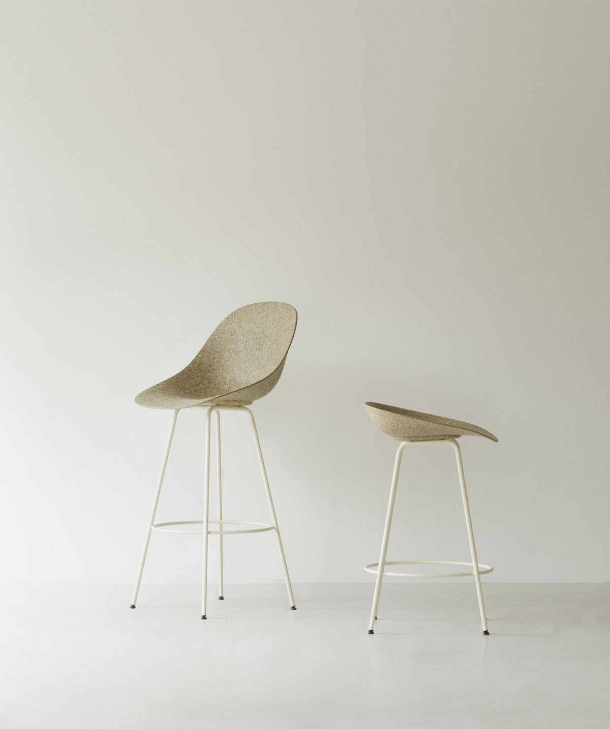 Mat Barstuhl 65 cm Frontpolster Seegras creme Stahl in Hallingdal 110 präsentiert im Onlineshop von KAQTU Design AG. Barstuhl ist von Normann Copenhagen