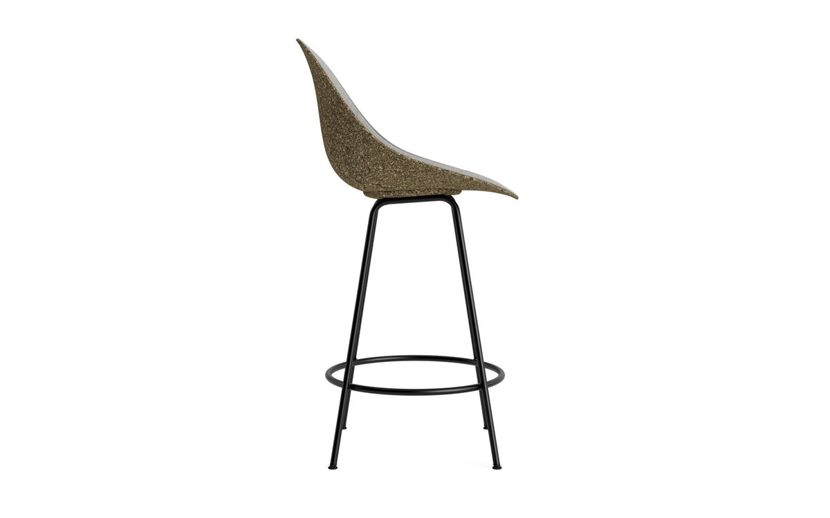 Mat Barstuhl 65 cm Frontpolster Seegras schwartz Stahl in Remix 133 präsentiert im Onlineshop von KAQTU Design AG. Barstuhl ist von Normann Copenhagen