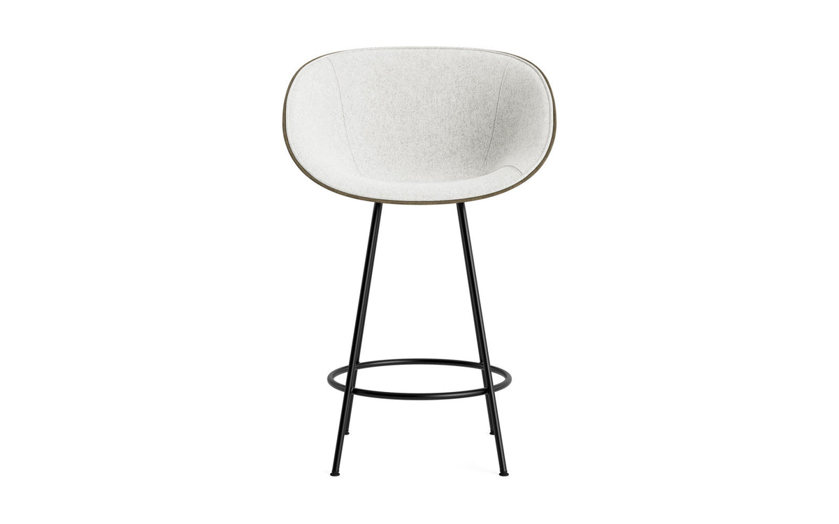 Mat Barstuhl mit Armlehne 65 cm Frontpolster Seegras schwartz Stahl in Hallingdal 110 präsentiert im Onlineshop von KAQTU Design AG. Barstuhl ist von Normann Copenhagen