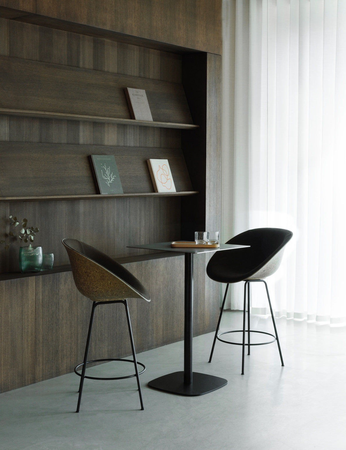 Mat Barstuhl 75 cm Frontpolster Hanffasern schwarzes Stahl in Hallingdal 110 präsentiert im Onlineshop von KAQTU Design AG. Barstuhl ist von Normann Copenhagen