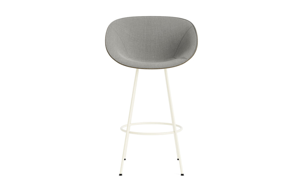 Mat Barstuhl mit Armlehne 75 cm Frontpolster Seegras creme Stahl in Remix 133 präsentiert im Onlineshop von KAQTU Design AG. Barstuhl ist von Normann Copenhagen
